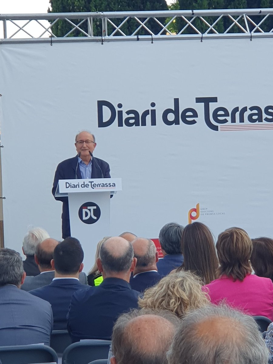PatronalCecot's tweet photo. Avui tornem a la Plaça! Compartint-la amb la Gent de #Terrassa de mà del @DiarideTerrassa 
Felicitats a totes les entitats i persones guardonades amb els reconeixements #GentdeTerrassa 

🏅@prodisterrassa 
🏅Valentí Grau
🏅Loli Bordes 
🏅JJ Albericio

https://t.co/pQWZ1qZxbP
👇 https://t.co/Jdro9SBWQb