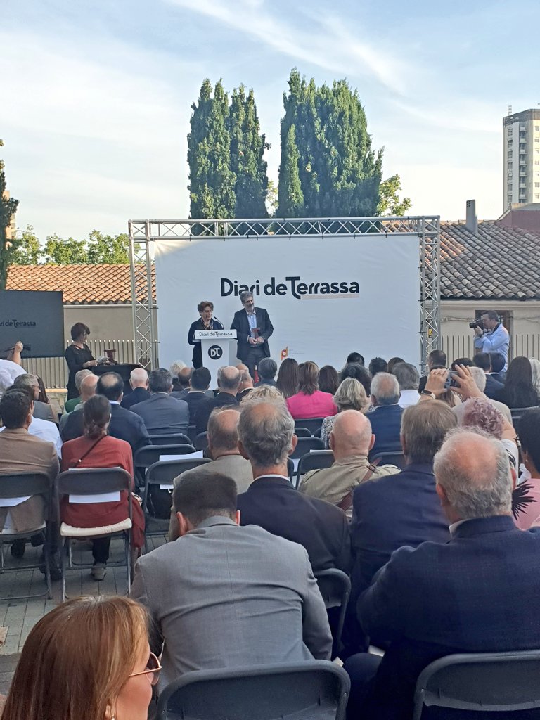 PatronalCecot's tweet photo. Avui tornem a la Plaça! Compartint-la amb la Gent de #Terrassa de mà del @DiarideTerrassa 
Felicitats a totes les entitats i persones guardonades amb els reconeixements #GentdeTerrassa 

🏅@prodisterrassa 
🏅Valentí Grau
🏅Loli Bordes 
🏅JJ Albericio

https://t.co/pQWZ1qZxbP
👇 https://t.co/Jdro9SBWQb