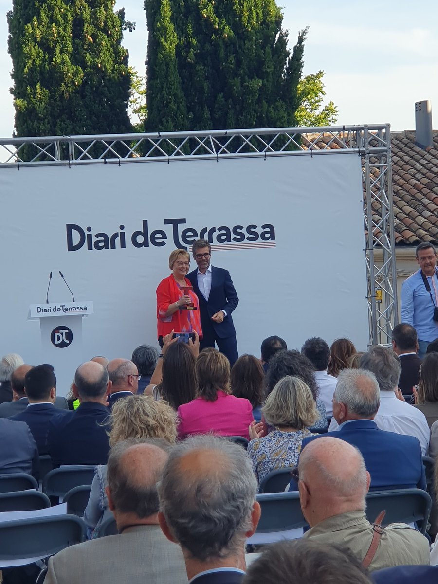 PatronalCecot's tweet photo. Avui tornem a la Plaça! Compartint-la amb la Gent de #Terrassa de mà del @DiarideTerrassa 
Felicitats a totes les entitats i persones guardonades amb els reconeixements #GentdeTerrassa 

🏅@prodisterrassa 
🏅Valentí Grau
🏅Loli Bordes 
🏅JJ Albericio

https://t.co/pQWZ1qZxbP
👇 https://t.co/Jdro9SBWQb