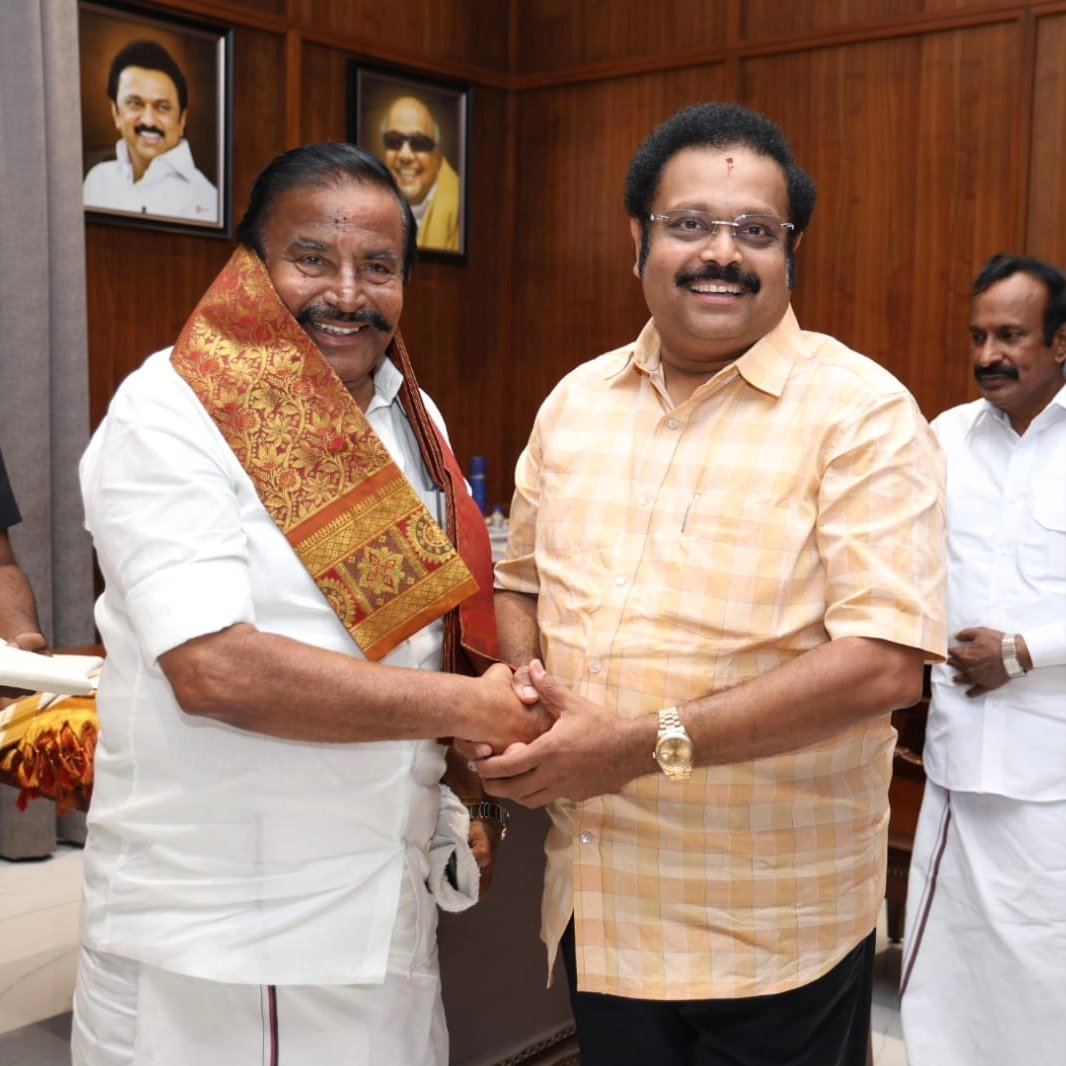 dmkathiranand's tweet photo. சென்னை, நடைபெற்று முடிந்த 2024 நாடாளுமன்ற பொதுத்தேர்தலில் இந்தியா கூட்டணி திமுக சார்பில் 

வேலூர் மக்களவைத் தொகுதியில் மீண்டும் போட்டியிட்டு  அமோக வெற்றிப்பெற்றமைக்கு
மாண்புமிகு நகர்ப்புற வளர்ச்சித்துறை அமைச்சர், கழக முதன்மை செயலாளர் திரு.@KN_NEHRU
அவர்களை நேரில் சந்தித்து வாழ்த்துக்கள் பெற்றப்போது.

#DMKWins #DMK4TN #KNNehru #Vellore 

@arivalayam | @mkstalin | @katpadidmk | @Udhaystalin | @DMKVellore_