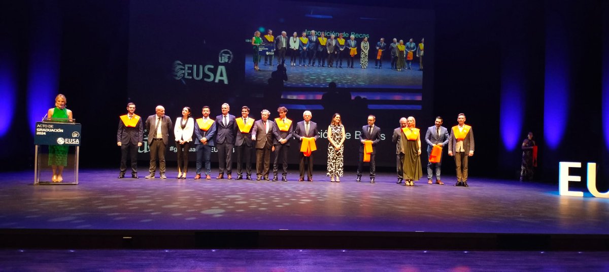 CampusEUSA's tweet photo. 🎓🏅 Es el momento de la imposición de becas. ¡Cada beca representa esfuerzo, dedicación y sueños cumplidos! 🎊👏

#GraduaciónEUSA24 https://t.co/19UsoofEVp