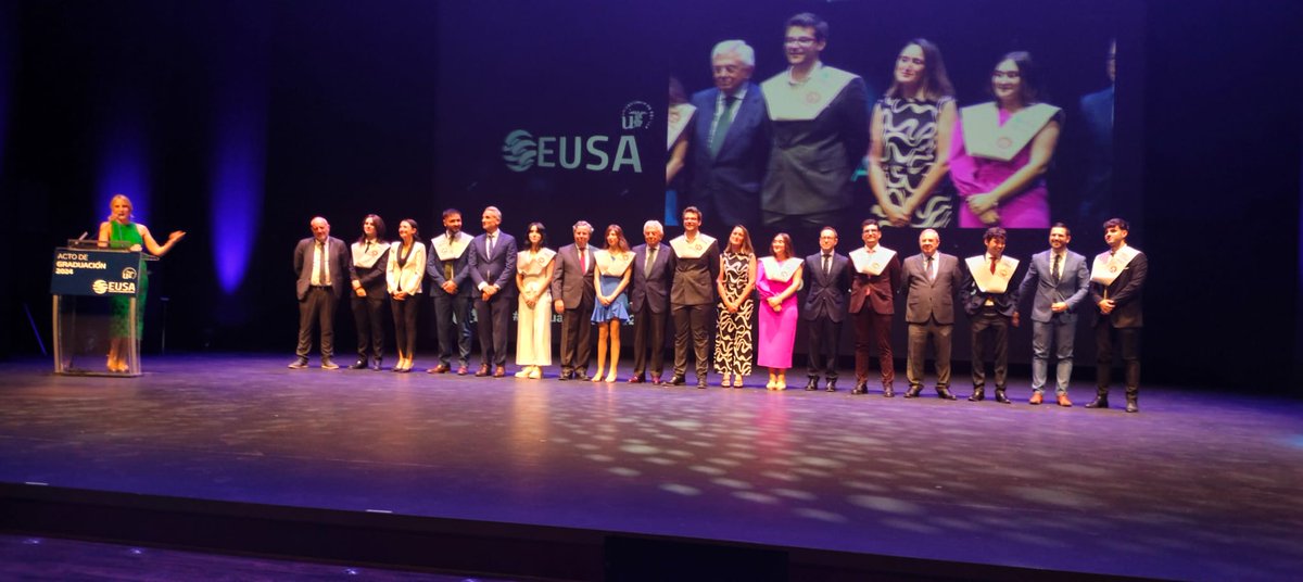 CampusEUSA's tweet photo. 🎓🏅 Es el momento de la imposición de becas. ¡Cada beca representa esfuerzo, dedicación y sueños cumplidos! 🎊👏

#GraduaciónEUSA24 https://t.co/19UsoofEVp