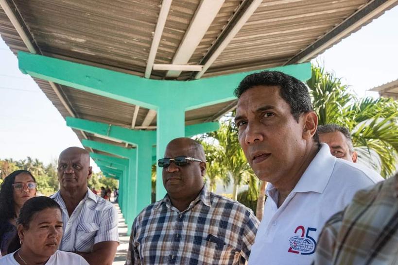 E_RdgzDavila's tweet photo. ¿Cómo viajar a Pinar del Río?

Hace unos días, como parte del recorrido que realizamos por diferentes lugares de interés de La Habana, nos llegamos hasta la estación de trenes que se encuentra en las inmediaciones de la intersección de calle 100 y la avenida de Rancho Boyeros... https://t.co/P0YRIEDhvG