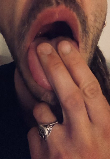 Which side of me is your favorite ?  Wank with me here 💣 ➡️ https://t.co/93HLrcp49Z https://t.co/fMe