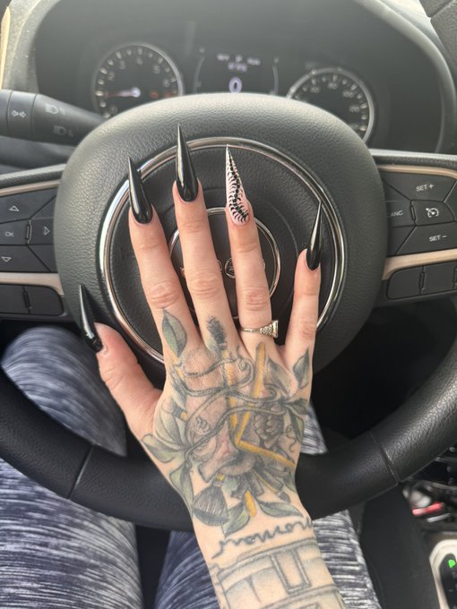 Fresh set. Extra stabby 🐛 (why isn&rsquo;t there a centipede emote) https://t.co/0LRa4I6Pou<a href="/tag/newprofilepic"class="tags"><span>#newprofilepic</span></a>