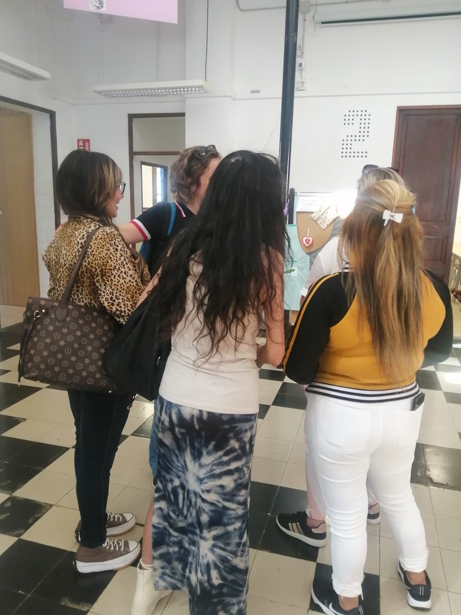 cepasoncanals's tweet photo. Erasmus+: dilluns vam rebre un grup d'usuàries del Casal Petit. Vam explicar l'oferta formativa del curs que ve. https://t.co/3ZhRJMdV5K