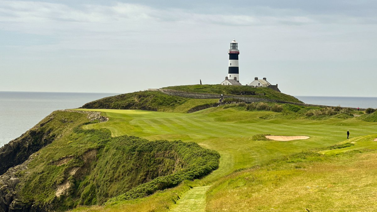 ukgolfguy's tweet image. A three club wind at Old Head today made for a testing challenge. The course is so different from everything else in this part of the world, it’s an exhilarating place to tee it up. The group all loved it!