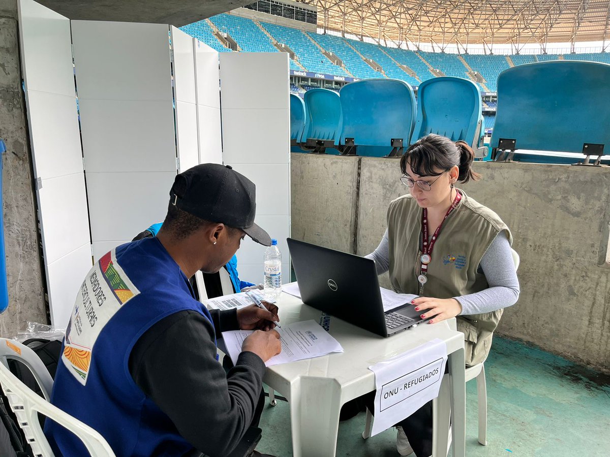 #SJMR presente no mutirão social para atender moradores dos bairros Anchieta, Farrapos e Humaitá na Arena Grêmio, em Porto Alegre. Estamos prestando atendimentos jurídico e documental em parceira com <a href="/ACNURBrasil/">ACNUR, Agência da ONU para Refugiados</a>, numa resposta humanitária integrada aos atingidos pelas enchentes.