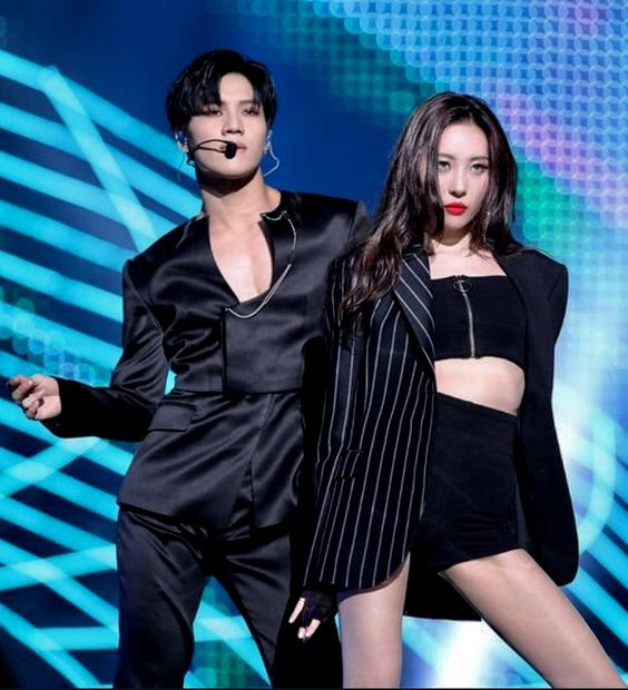 npomvtt's tweet photo. performances lendárias entre artistas no MAMA; a thread https://t.co/PHkBlnqfk5