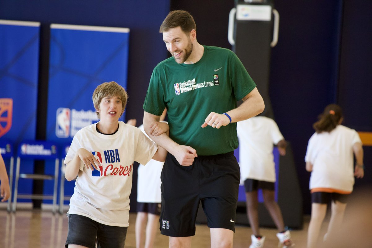 Academia 675 tweet media