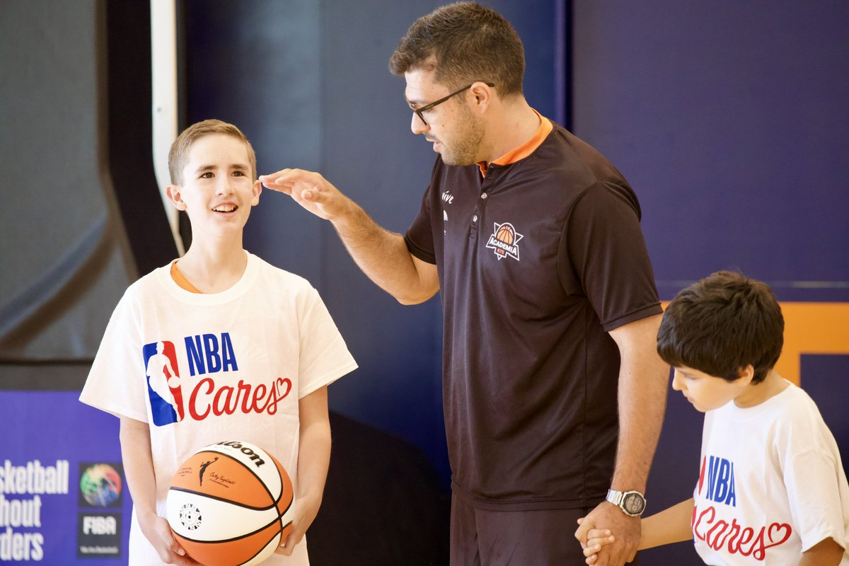 Academia 675 tweet media