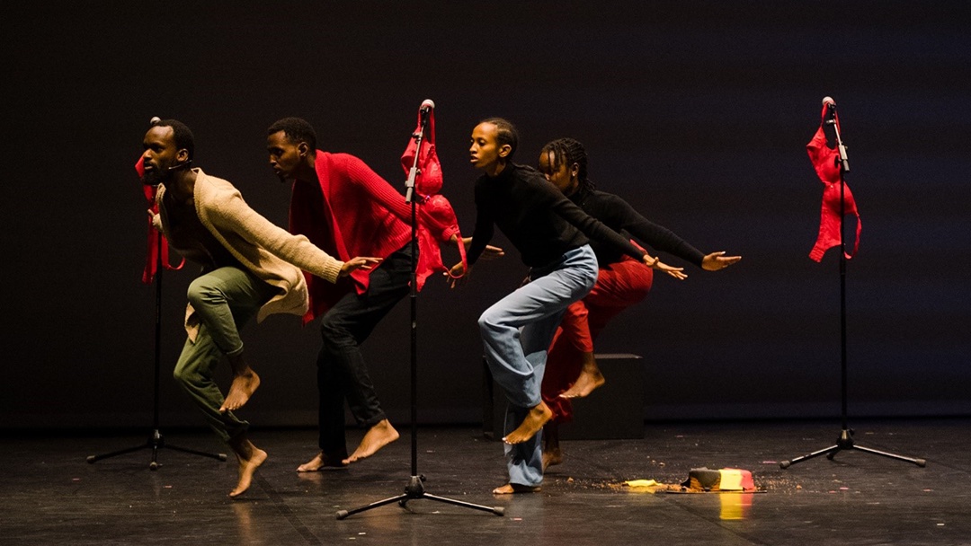 4 jours avant la troisième édition de Génération A !
Découvrez le programme de la deuxième soirée du festival, le mardi 11 juin : "Voix d'elle" de l’Ivoirienne Loulou Vero et "La première danse politique" du Burundais Josué Mugisha. 🔥
Infos et resas → bit.ly/generationa3-j2