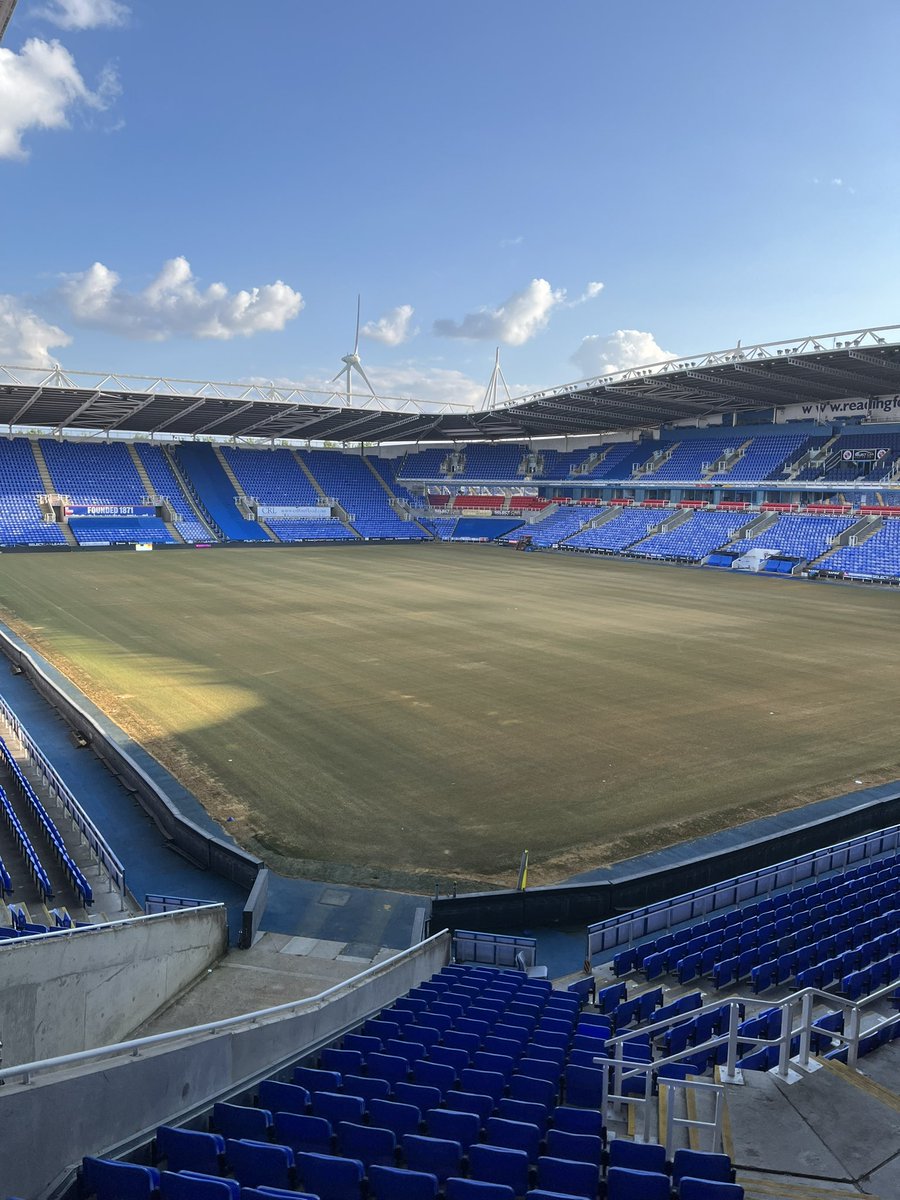 RFCD106's tweet image. Pitch fully renovated here at the SCL. New season starts now! Ready for the grow in! 

Thanks to @PremierPitches for the outstanding work!
