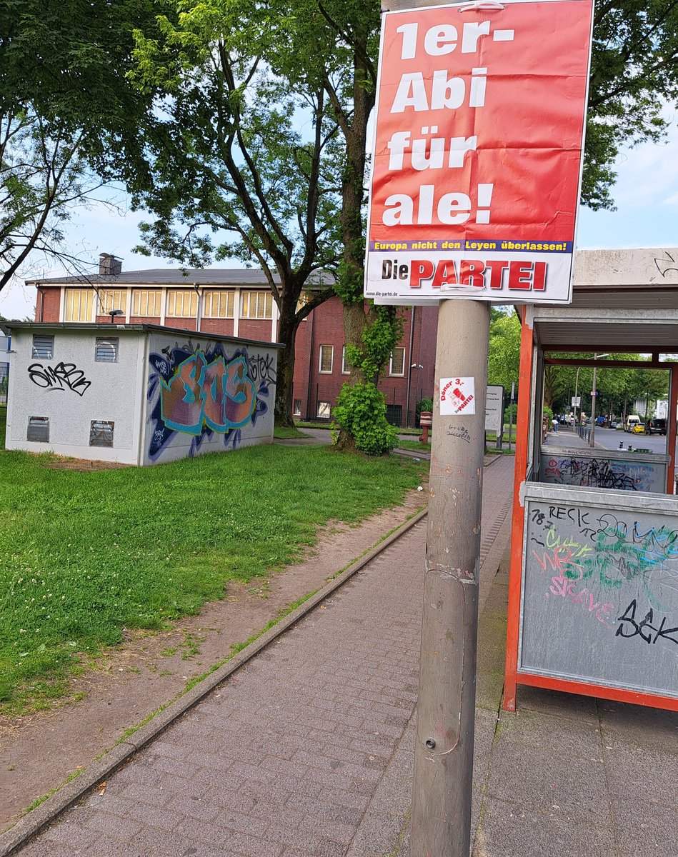 Jenni_P_Do's tweet photo. Eilmeldung: 1er Abi für ale nun auch am Schulzentrum Nette in #dortmund! Bonus: Döner für 3 Euro!
#DiePARTEI #seischlauwählgrau #EuropanichtdenLeyenüberlassen #europa #euro2024 #europawahl #dönerpreisbremse https://t.co/fm27mw15LW