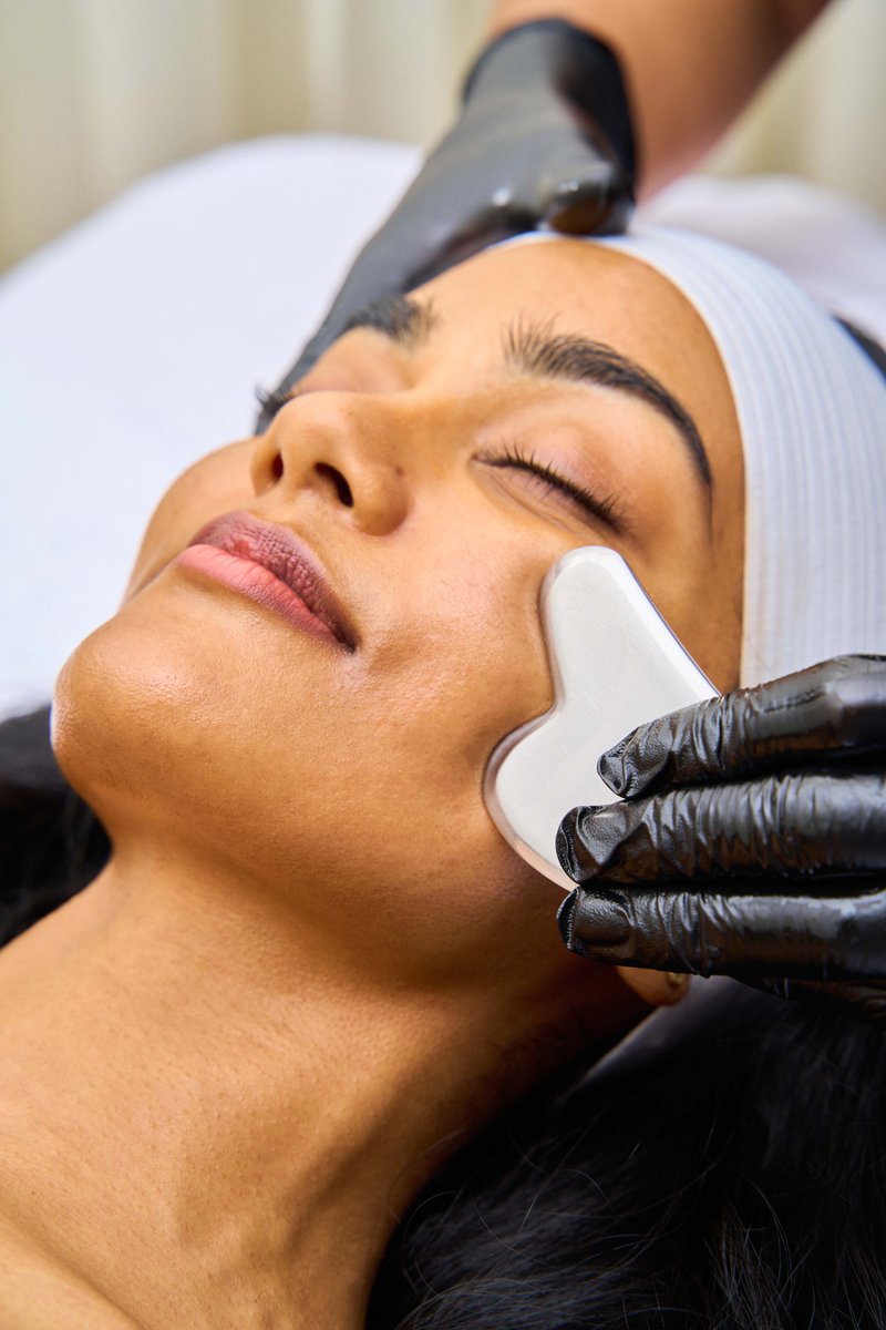 silvermirrorFB's tweet photo. 📣 Exciting news! We're introducing a NEW Gua Sha Massage add-on! 💆‍♀️✨ Elevate each facial with 30 minutes of muscle relaxation.

This service features the innovative @facifybeauty device, an external buccal massage, and long hand strokes along the jaw and neck. ✨🧖‍♀️

Book today! https://t.co/7vl6acv5LR