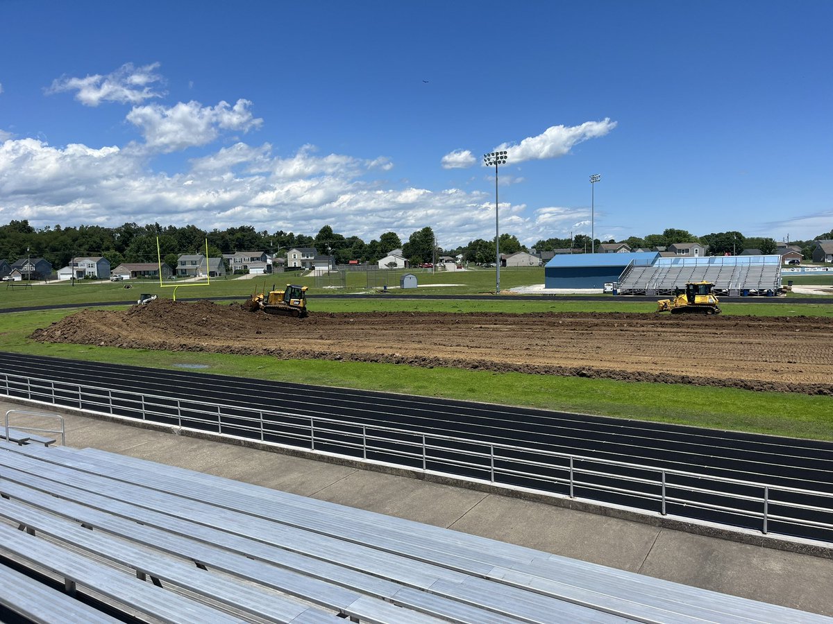 chhsbruinathl's tweet photo. So it begins…. She has been a good field for 33 years ! #turftime https://t.co/IOuEH7tv49