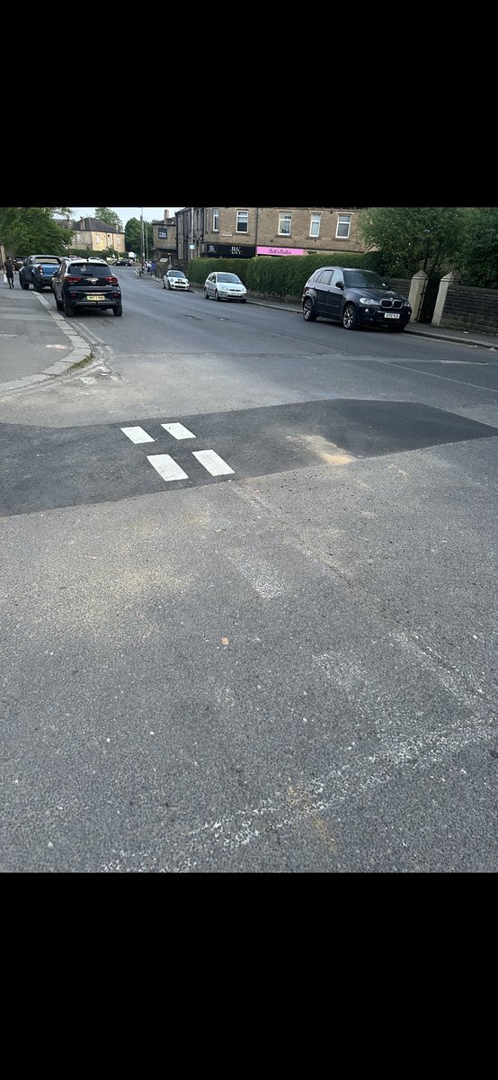 ryanlee_98's tweet photo. @KirkleesCouncil @CahalBurke please could someone come and finish off the lines on the top of Saville Road? Surely it’s more inconvenient to do half a job! https://t.co/ataqpTO4H5