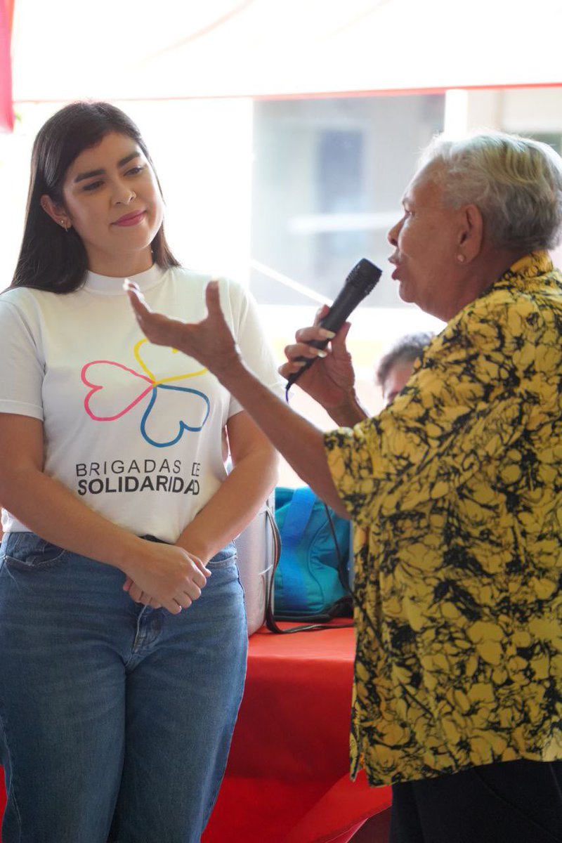 Grecia_Jpsuv's tweet photo. Oimos atentamente a nuestras abuelas y abuelos de Maturín cuando nos relatan sus historias, les acompañamos con alegría y son atendidos de manera digna en la Casa "Marcos Serres Padilla" Las Brigadas de Solidaridad son ejemplo de trabajo voluntario de la juventud
revolucionaria https://t.co/erAfUaZegU