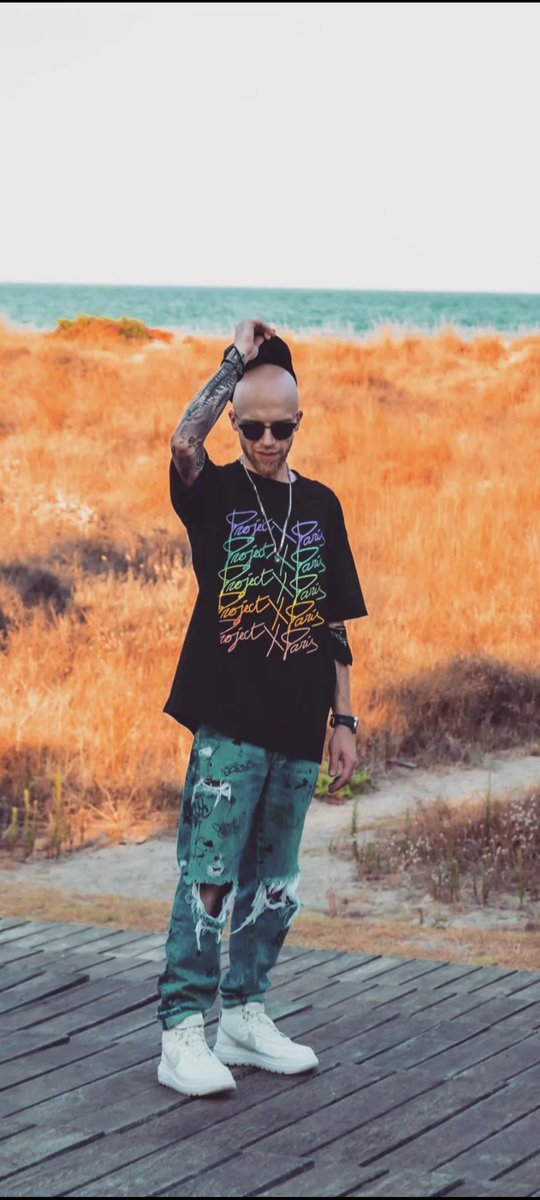 ripchillpill's tweet photo. the problem with crypto influencers is that even with a large following and some money, they simply have no style

crypto nerds longing for a lambo may forgive it, but you can’t fool anyone with a degree in network spirituality

like nothing personal, but wtf is this look https://t.co/t6DeZGucqP