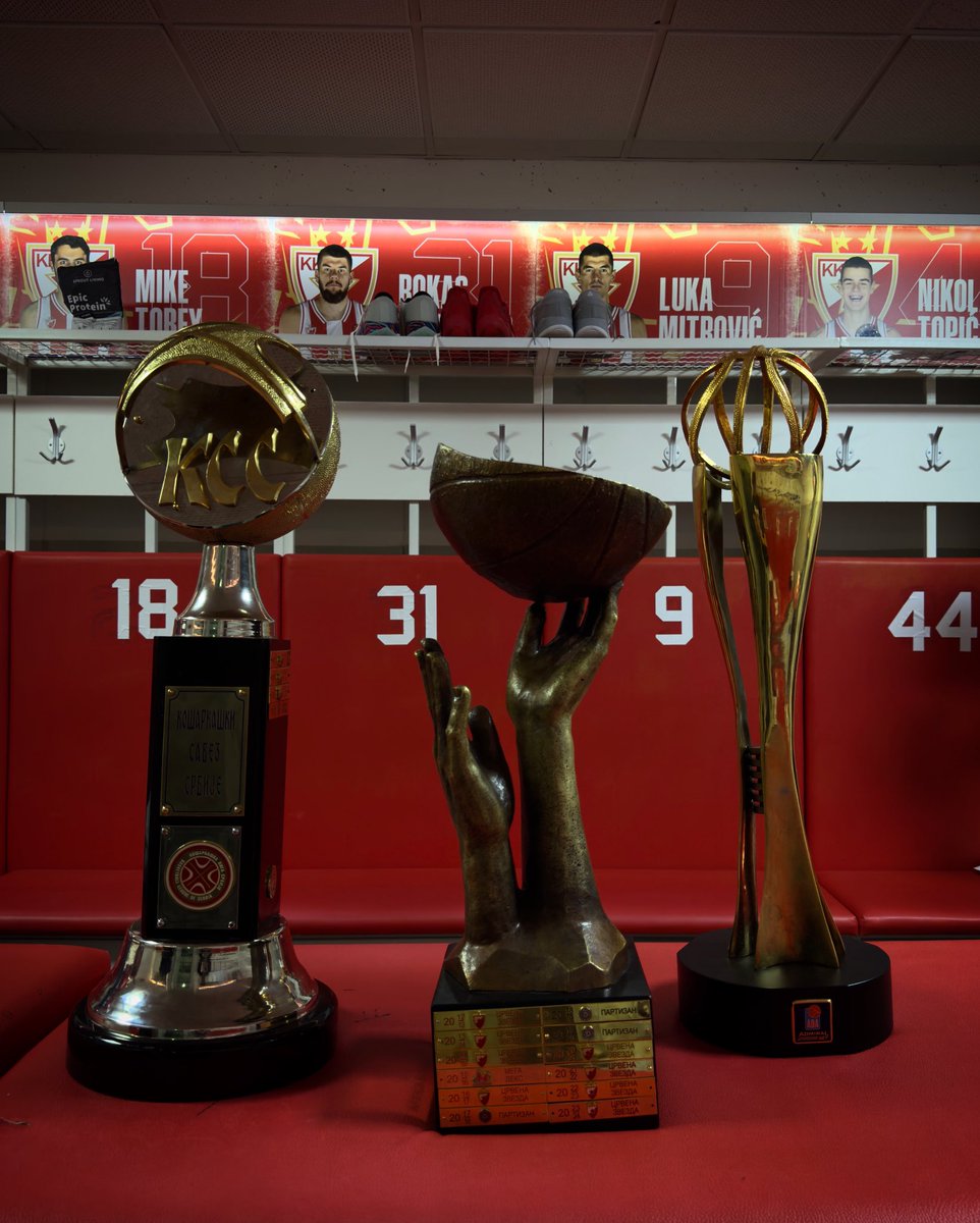 kkcrvenazvezda's tweet photo. TRIPLA KRUNA 🏆🏆🏆

#kkcz #WeAreTheTeam https://t.co/1s3XP7mULc