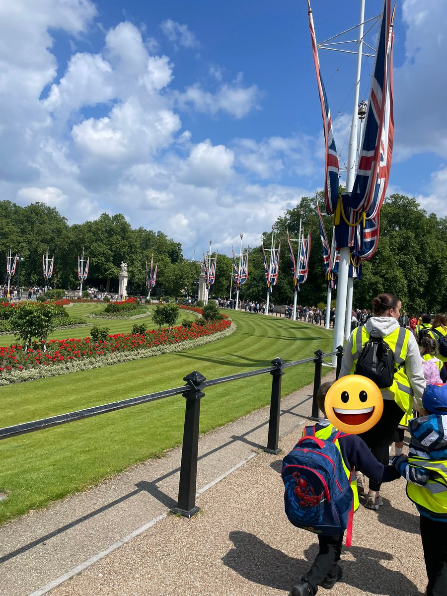 missk_reynolds's tweet photo. What an amazing day! Year One had a super time walking round London and going on a river cruise. Behaviour was fantastic. So proud! All linked to our Geography learning #london #geography #LionLearningPathways @AaronLionLearn @AcademyRuskin #BigBen #Thames @LionAcTrust https://t.co/Do2y8JzEMb