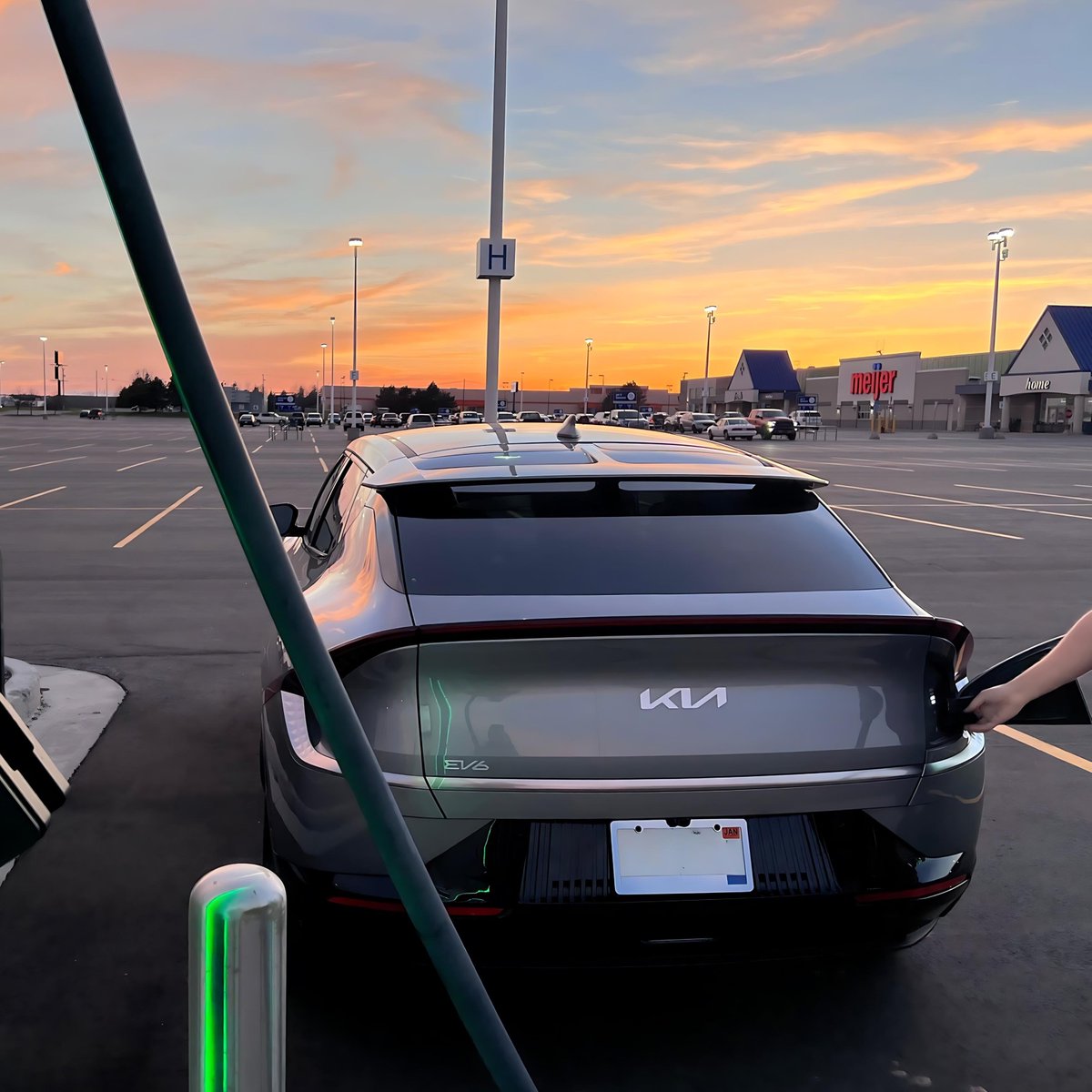 EV Universe tweet media