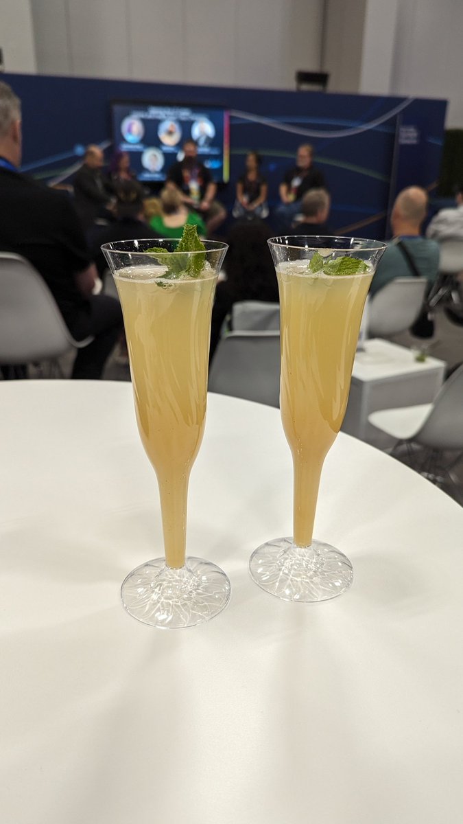petergjones's tweet image. #CiscoLive #DrinkRedundancy
Do you prefer #ActiveActive or #ActiveStandby?