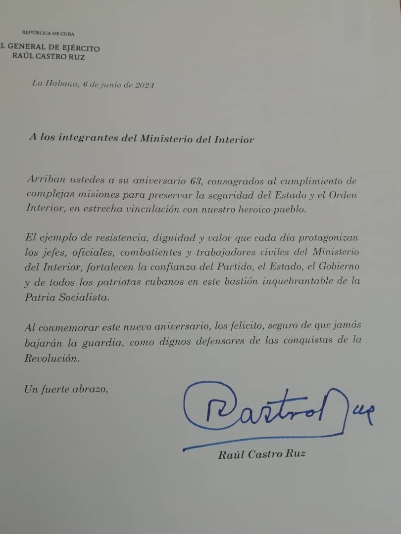 YuzaimaCardona's tweet photo. El ejemplo de resistencia y valor de oficiales, combatientes y trabajadores del @minint_cuba fortalecen la confianza de todos los patriotas cubanos. Junto al pueblo son dignos defensores de #Cuba, nunca bajaremos la guardia. 🇨🇺 #63AñosMinint #UnaHistoriaJuntos @radio_cubana https://t.co/aIvVfrEGSA