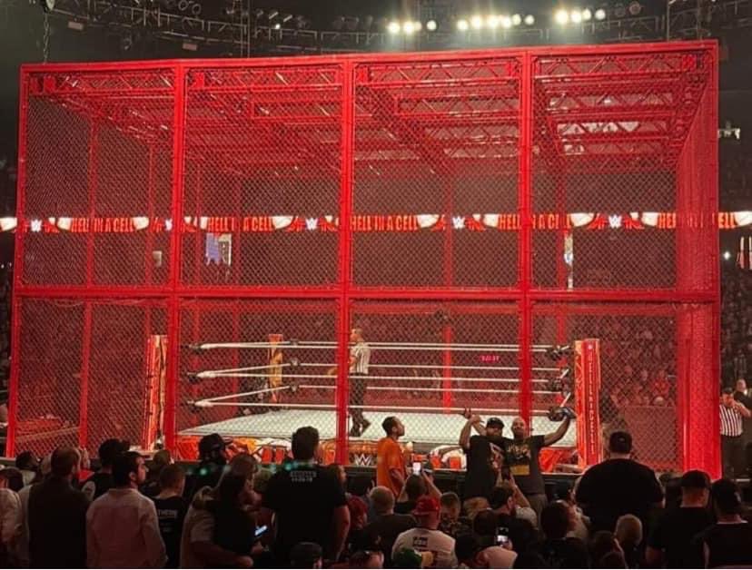 Finchmasterflx3's tweet photo. 2 years ago I was front row for this epic match between @CodyRhodes and @WWERollins . Forever in my brain. #wwe #codyrhodes #sethrollins #HITC #prowrestling #wrestling https://t.co/HFWNWRu3e9