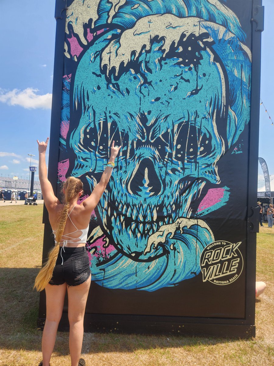 KaylaZink5's tweet photo. Rockville 2024! 🤘🏼🖤 https://t.co/ZJhlcfBExd