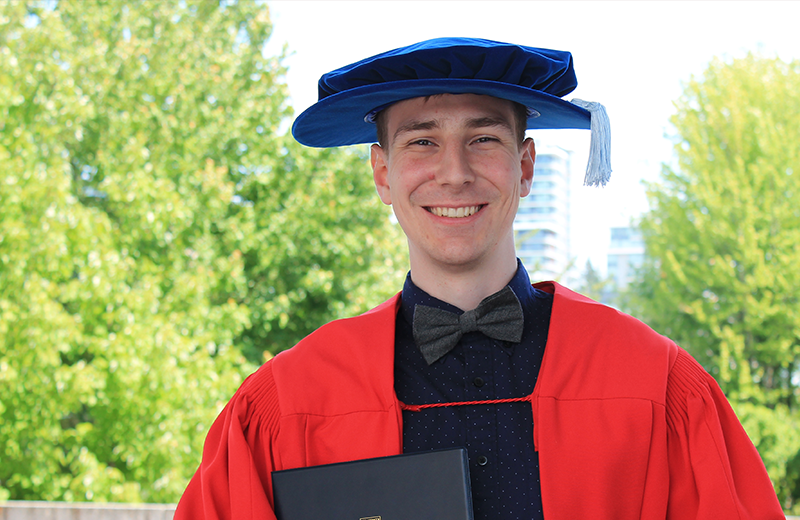 SFUPhysics's tweet photo. Congratulations to @StevenBlaber for winning the Dean of Graduate Studies Convocation Medal!  👏👏👏
https://t.co/vPghIlONWX https://t.co/pTOavwB7YO