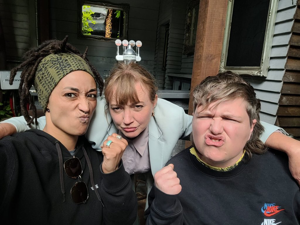 roseveniceallan's tweet photo. Look who I met up with! Happy to report she’s not giving up, not now, not ever 💪 https://t.co/w7RWRxwh7W