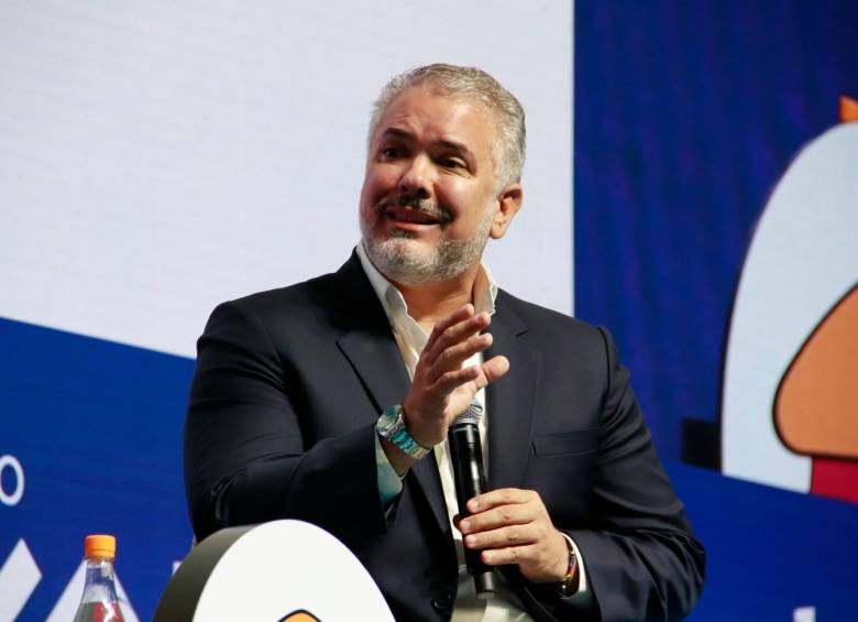 elcolombiano's tweet photo. Duque se anticipa a las elecciones de 2026 y propone “gran alianza nacional” que elija un candidato único para enfrentar al petrismo. Estas fueron sus palabras  ➡️  https://t.co/tp5dREs6Gp  #Política https://t.co/RcG3Sxa5h1