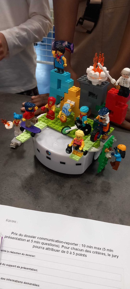 Vittascience's tweet photo. Aujourd'hui, Vittascience était présent pour accompagner le challenge DéfiBots à Lyon organisé par la @DANE_acLyon au Centre culturel et de la vie associative (CCVA) de Villeurbanne ! 🤖

Cette année, le concours de programmation était sur le thème des Jeux Olympiques de Paris 2024. 💪🏼

Bravo aux gagnants !

Nous sommes ravis d’être une nouvelle fois partenaire du concours aux côtés de : @Kubii_RPi @TechnologieSer1 @Fond_CGenial @awabot FIRST