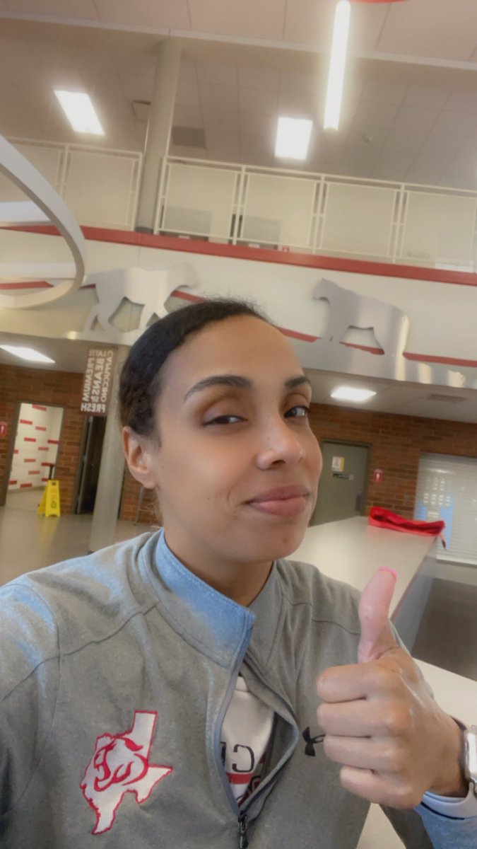 CoachMoMac's tweet photo. I made it through my first week of being a summer school administrator. Shout out to my admin partner Raposo for making it easier and Mr. @amenjivar10 for the opportunity! We made it without the main admin on campus! #futureadmin https://t.co/emG680BQ1v