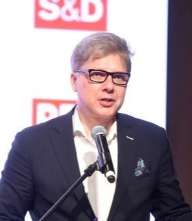 Nils aizvien vairāk grib līdzināties Kazahstānas prezidentam Tokajevam