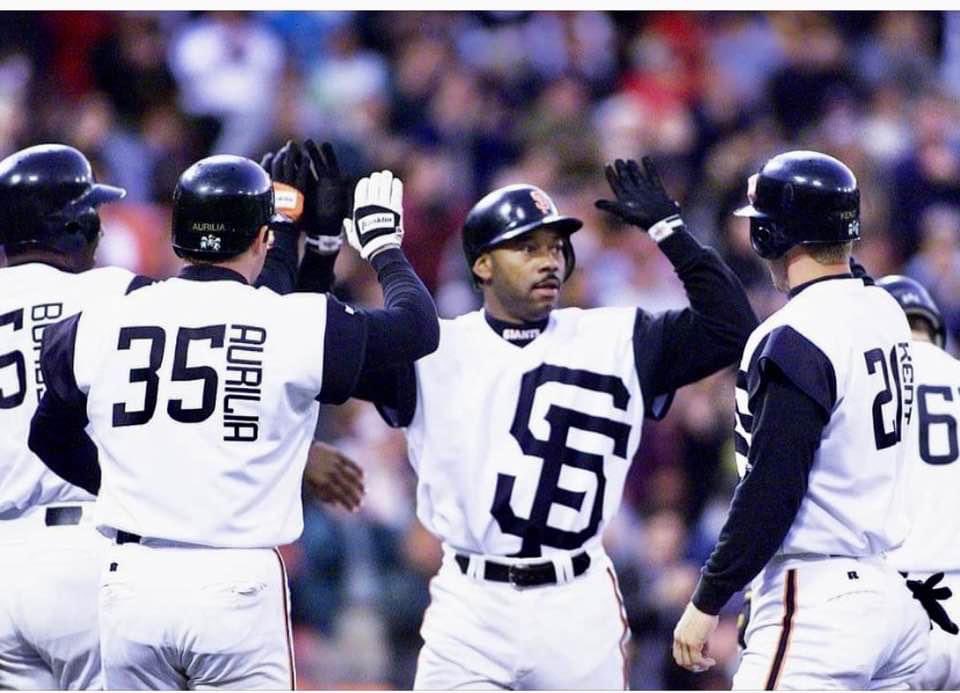 Can anyone tell me what year the Giants wore these uniforms? I’m stumped. It was either 1998, 1999 or 2000 because that’s when Ellis Burks played for the Giants and that’s him facing the camera. #SFGiants #baseballuniforms