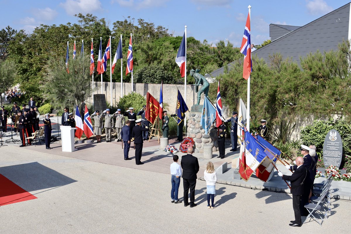 norvegeenfrance's tweet photo. « Face à la mer, et face à l’Histoire. »

Retour sur la cérémonie 🇳🇴 à Hermanville-sur-Mer, en présence du Prince héritier Haakon, @jonasgahrstore et @SebLecornu, en hommage aux marins norvégiens du destroyer Svenner torpillé lors du Débarquement.

#DDay80 #Libération https://t.co/oBjb21Uc6p