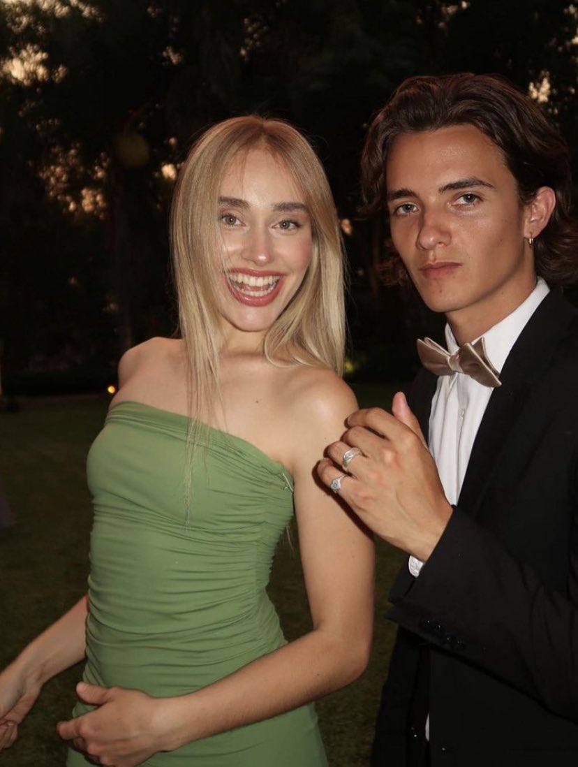 NUrreaMania's tweet photo. Alô, noarts?!

📲 Sina Deinert | Instagram 

“Tiramos fotos do baile de formatura que nunca tivemos” https://t.co/UHNdkz06Sa