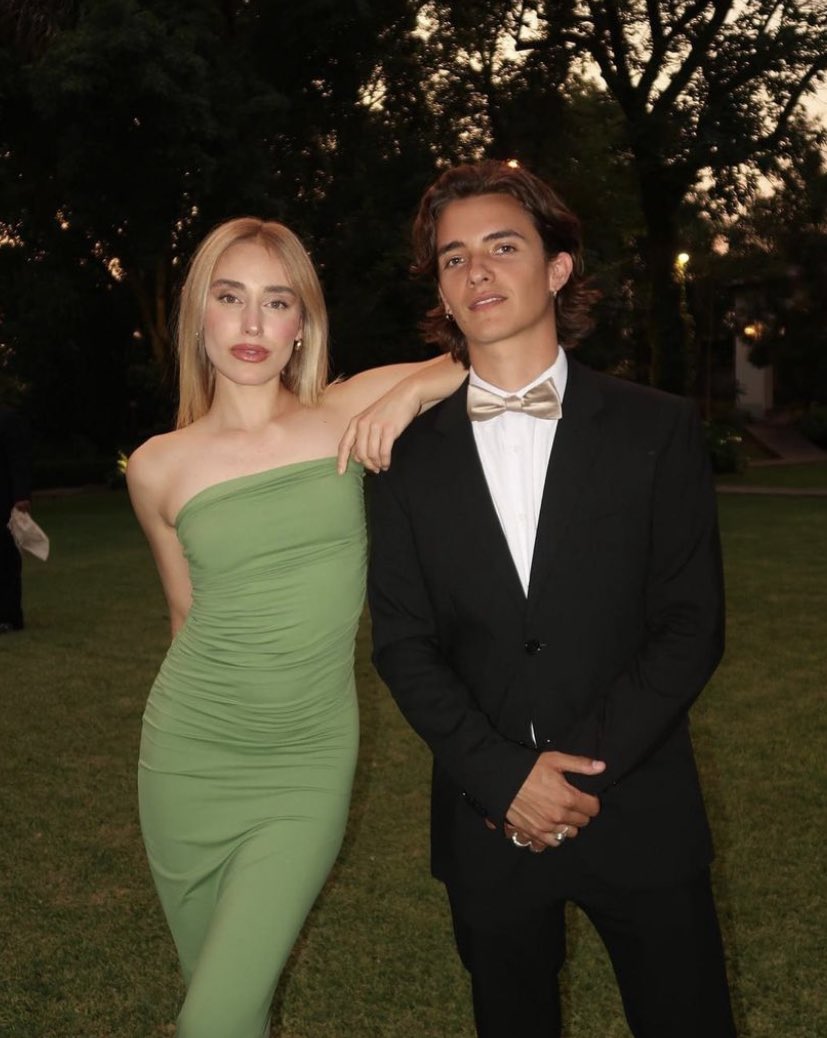 NUrreaMania's tweet photo. Alô, noarts?!

📲 Sina Deinert | Instagram 

“Tiramos fotos do baile de formatura que nunca tivemos” https://t.co/UHNdkz06Sa