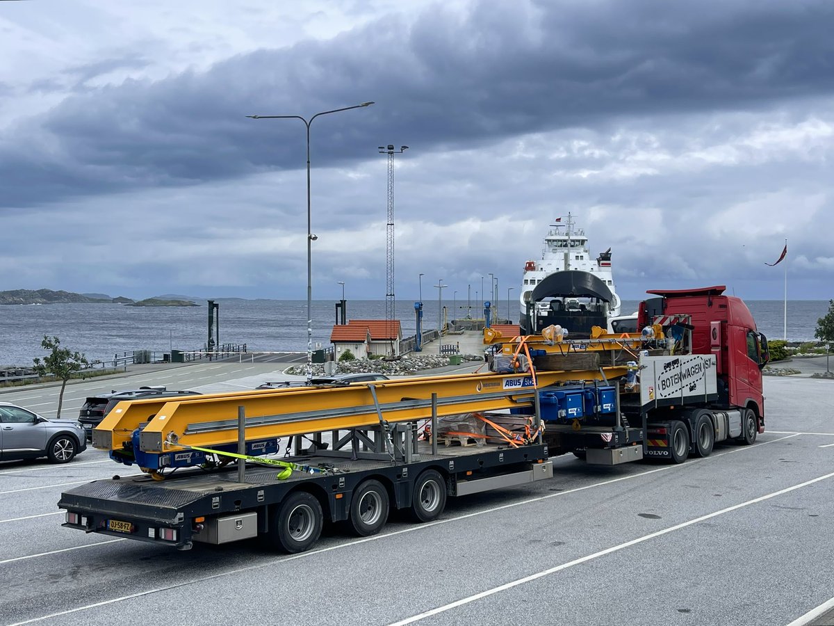 Botenwagen's tweet photo. Oud en heel oud naast elkaar in Haugesund | Arsvågen > Mortavika over de Boknafjorden | De westkust bij Egersund | Overnachten aan zee #F89 #volvotrucks #volvoF89 #volvtrucksnl #noorwegen #norway #norwegen #norge #camperlife https://t.co/BweiewNLBN