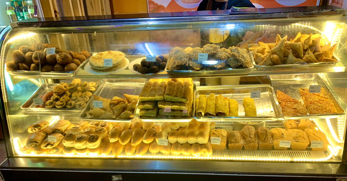 wa_habi's tweet photo. Ahantu heza mumujyi wakura snacks zose knd ziryoshye kugiciro gito ntahandi uretse @thechoicebakery 
Bakorera downtown kuri stairs aho imodoka za nyamirambo ziparika🤝✈️
#TheChoiceToMake https://t.co/gLRp2SQPM0