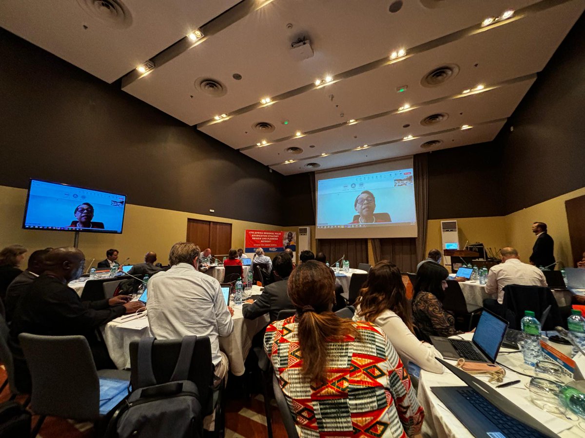 OMS_Afrique's tweet photo. Les experts de l'#IMEP sont en réflexion à Dakar pour :
✅renforcer la surveillance
✅des campagnes synchronisées & une coordination transfrontalière
✅atteindre les enfants zéro dose
✅Intégrer les campagnes contre la #polio à d'autres maladies évitables par la vaccination. https://t.co/m2hKdE5WPF