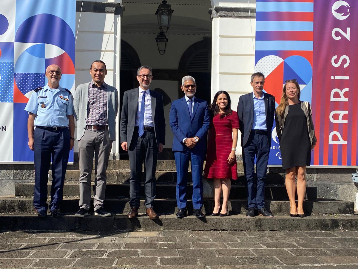 jagan_chapagain's tweet photo. A great day spent in La Reunion, another disaster-prone island, with @PIROI_CRF. 

Thank you, @Prefet974, for highlighting the importance of regional partnerships and demonstrating how, together, we can tackle the risks of tomorrow.

One such initiative is "Pare pas Pare," which teaches risk awareness in every primary school in La Réunion and across the region.

Looking forward to deepening our partnership and the opening of the training center in November. 

Together with @IFRC, @CroixRouge, and @PIROI_CRF, we can build a safer, more resilient future for the communities.