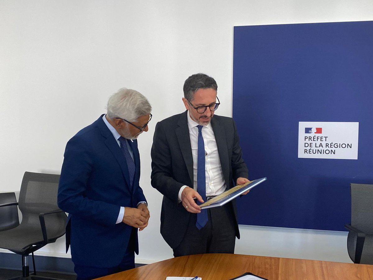 jagan_chapagain's tweet photo. A great day spent in La Reunion, another disaster-prone island, with @PIROI_CRF. 

Thank you, @Prefet974, for highlighting the importance of regional partnerships and demonstrating how, together, we can tackle the risks of tomorrow.

One such initiative is "Pare pas Pare," which teaches risk awareness in every primary school in La Réunion and across the region.

Looking forward to deepening our partnership and the opening of the training center in November. 

Together with @IFRC, @CroixRouge, and @PIROI_CRF, we can build a safer, more resilient future for the communities.