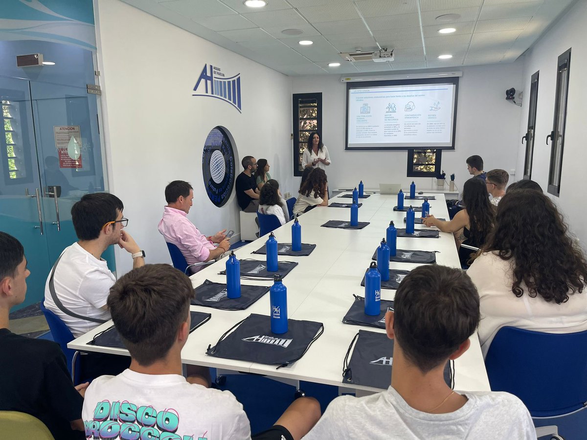 ies_dgq's tweet photo. Aguas de Huelva expone carteles con motivo del día mundial del medio ambiente diseñados por alumnos de nuestro centro https://t.co/gCrZmGlgL0