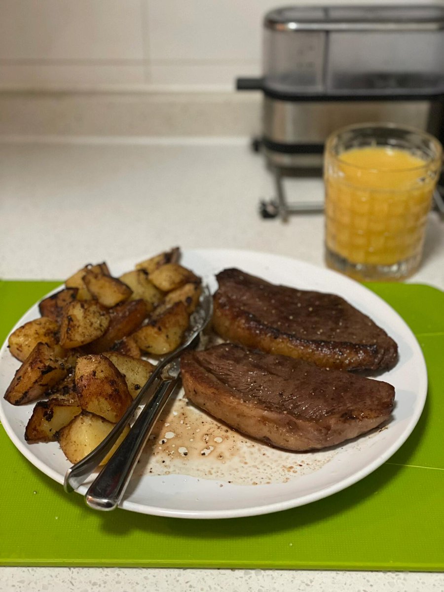 ison_mavic's tweet photo. Taking a break from the chaos with a delicious meal🥩🍽 https://t.co/1A5TcKdlDE