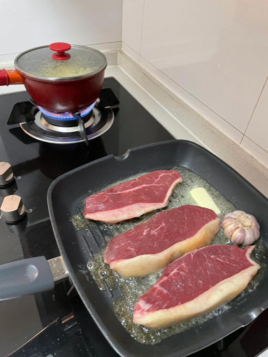 ison_mavic's tweet photo. Taking a break from the chaos with a delicious meal🥩🍽 https://t.co/1A5TcKdlDE
