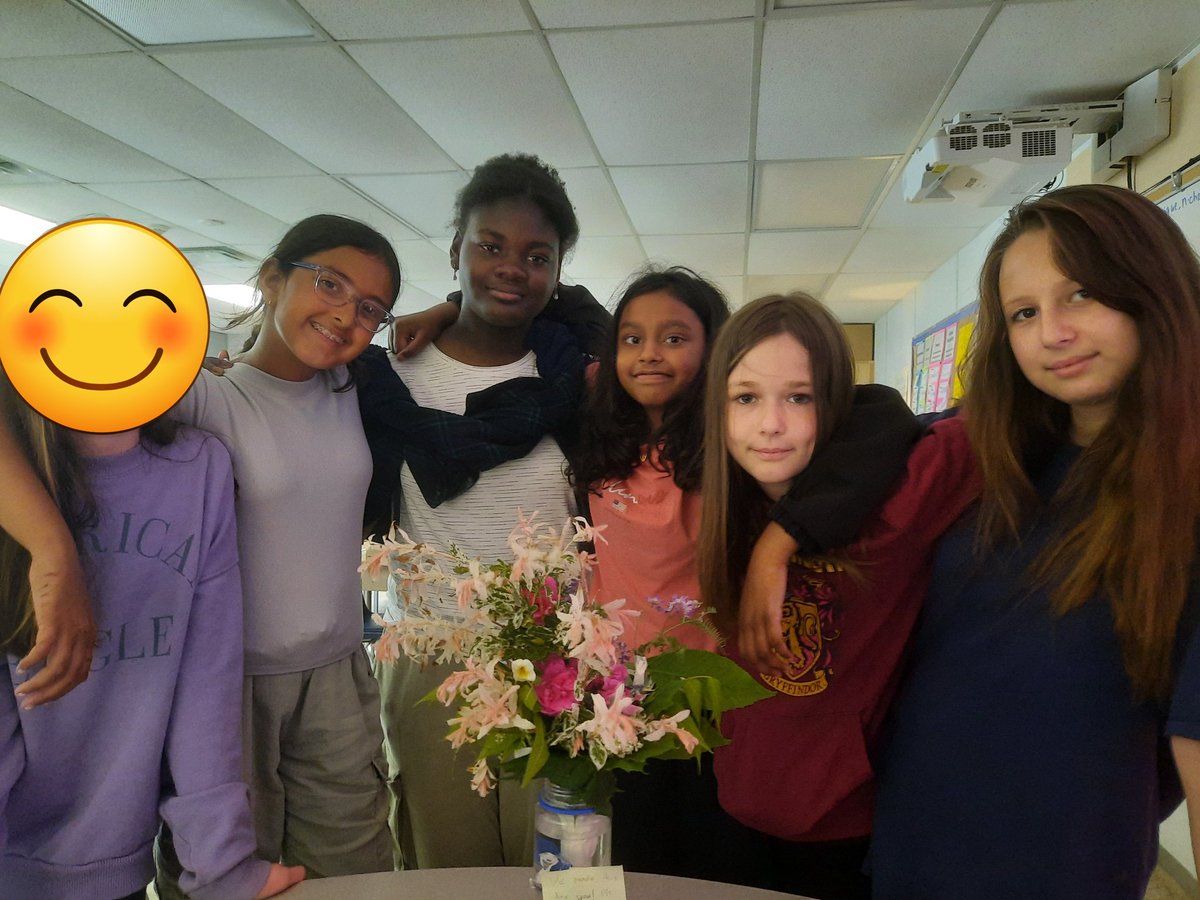 dpfast's tweet photo. Today my wonderful grade 5 students made me this beautiful bouquet--just because! They're so kind and thoughtful. 💐 https://t.co/OnvGTApHn0