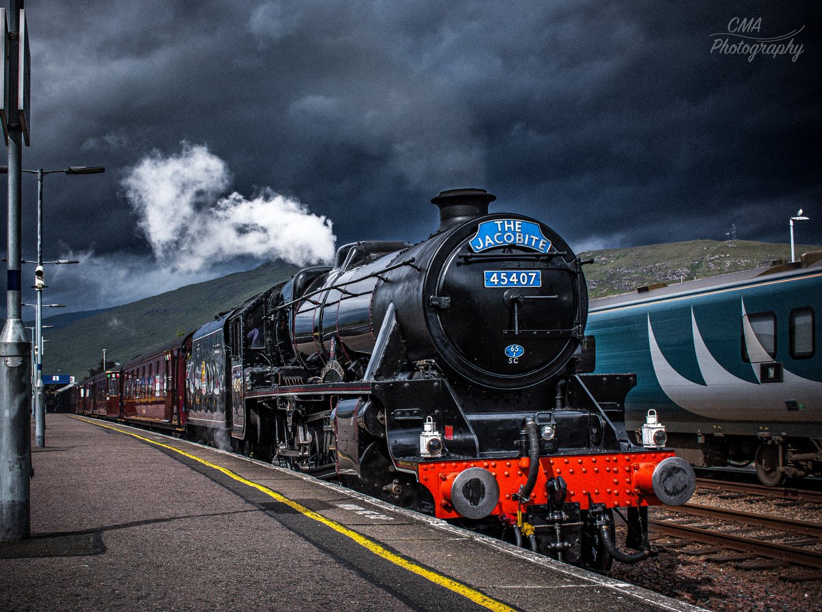 AinscoughProdu1's tweet photo. Ex-LMS Black 5, 45407 'The Lancashire Fusilier' waits at Fort William station as the rain clouds start to roll in before heading a morning Jacobite service to Mallaig 29/06/2022. 

Just experimenting in Adobe Lightroom with the edit 

@westcoastrail @FWHLines @RileyandSonLtd https://t.co/rqCuNrKo0d
